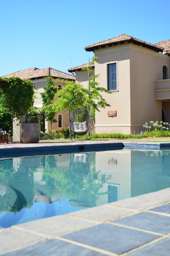 La Bella Vita Studios Paarl Bagian luar foto